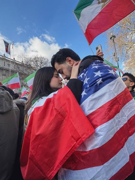 Ce spune cea mai frumoasă femeie din Iran despre ce se întâmplă în țara ei: Un nou capitol pentru tinerele iraniene 1051384