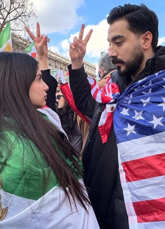 Ce spune cea mai frumoasă femeie din Iran despre ce se întâmplă în țara ei: Un nou capitol pentru tinerele iraniene 1051385