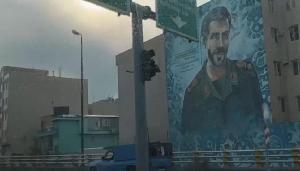 CNN: Primele imagini filmate în Iran, de la începutul războiului. Fum peste ruine, o Dacia Logan albă în trafic și străzi pustii 1051345