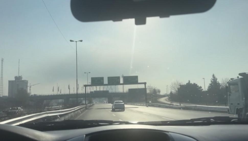 CNN: Primele imagini filmate în Iran, de la începutul războiului. Fum peste ruine, o Dacia Logan albă în trafic și străzi pustii 1051346