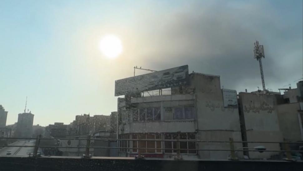 CNN: Primele imagini filmate în Iran, de la începutul războiului. Fum peste ruine, o Dacia Logan albă în trafic și străzi pustii 1051350