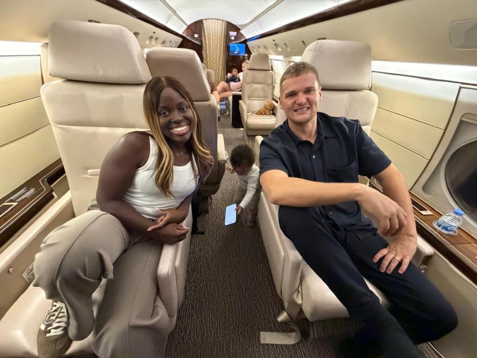 Un om de afaceri aflat în Dubai a închiriat cu 170.000 de euro un avion privat ca să se întoarcă acasă: Dacă ai bani, nu e o problemă 1051335