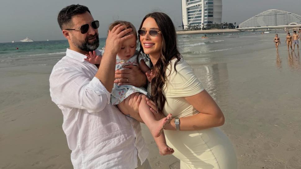 Blocat în Dubai cu fiica de 1 an şi 5 luni, un cuplu de la Insula Iubirii a revenit în Bucureşti: Ne-au sunat aseară de la Consulat 1051651