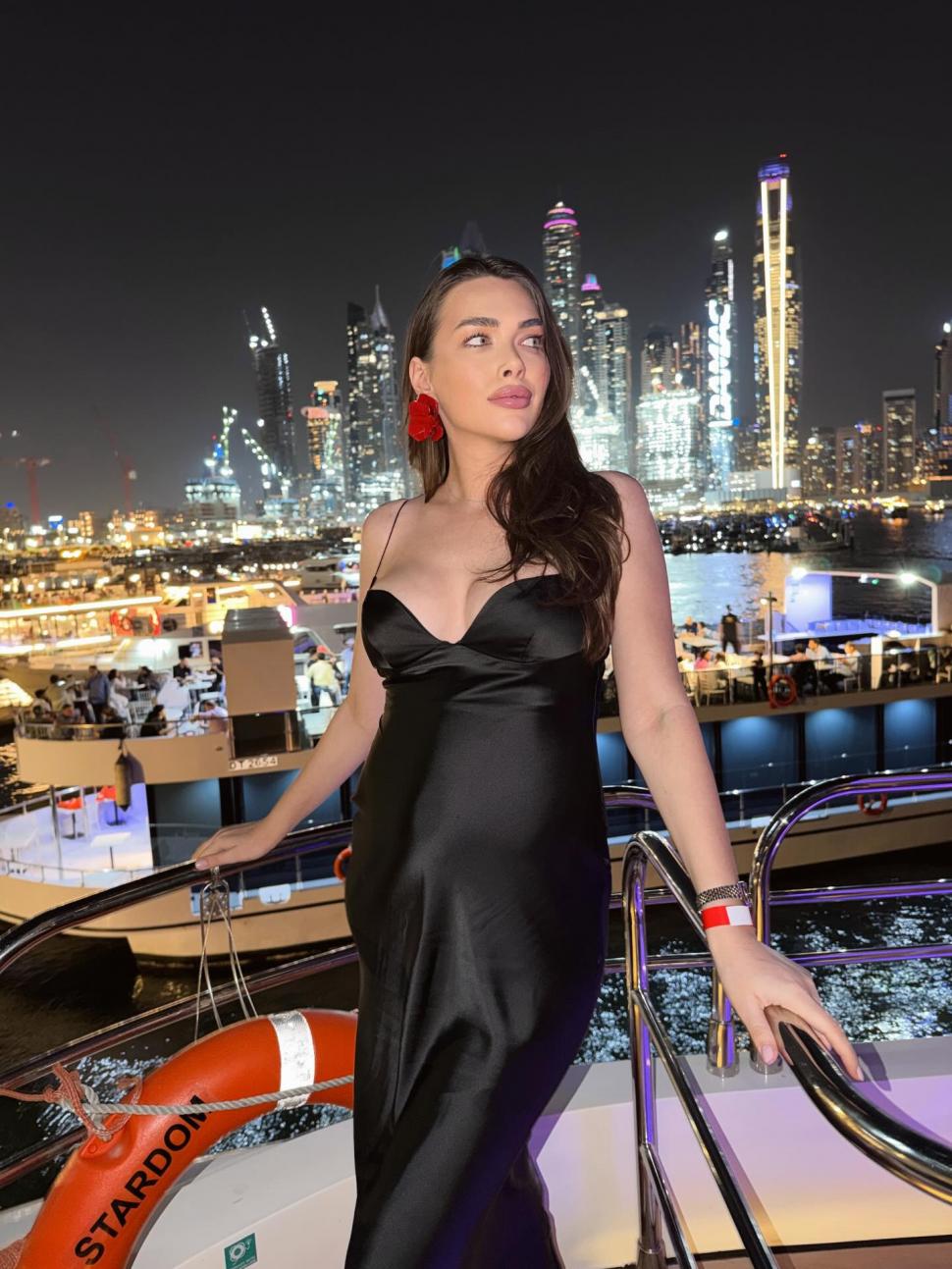 Blocat în Dubai cu fiica de 1 an şi 5 luni, un cuplu de la Insula Iubirii a revenit în Bucureşti: Ne-au sunat aseară de la Consulat 1051662