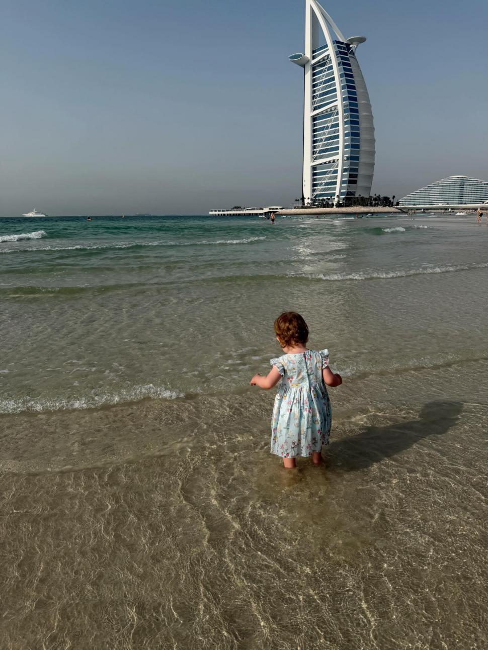 Blocat în Dubai cu fiica de 1 an şi 5 luni, un cuplu de la Insula Iubirii a revenit în Bucureşti: Ne-au sunat aseară de la Consulat 1051668