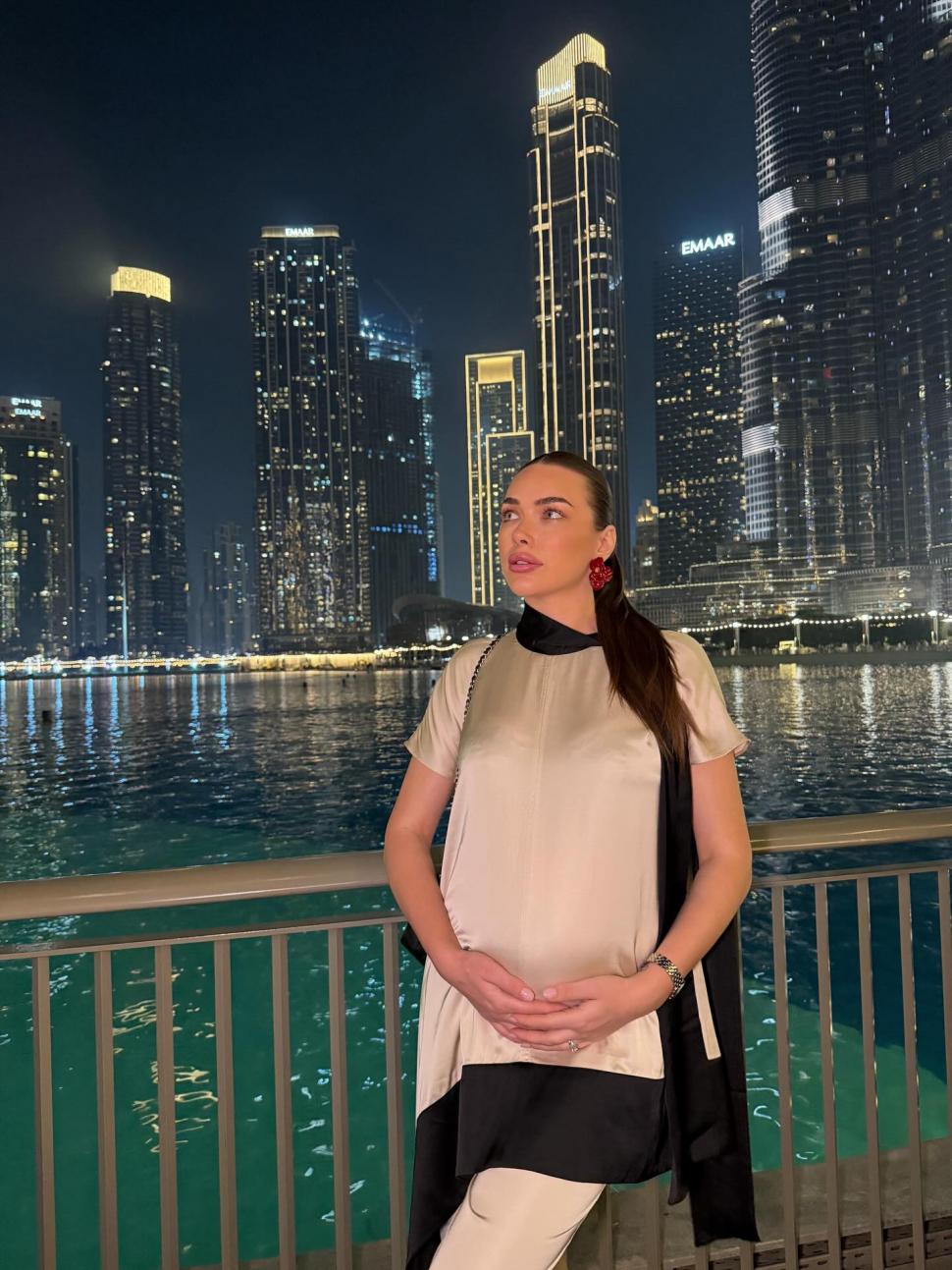 Blocat în Dubai cu fiica de 1 an şi 5 luni, un cuplu de la Insula Iubirii a revenit în Bucureşti: Ne-au sunat aseară de la Consulat 1051672