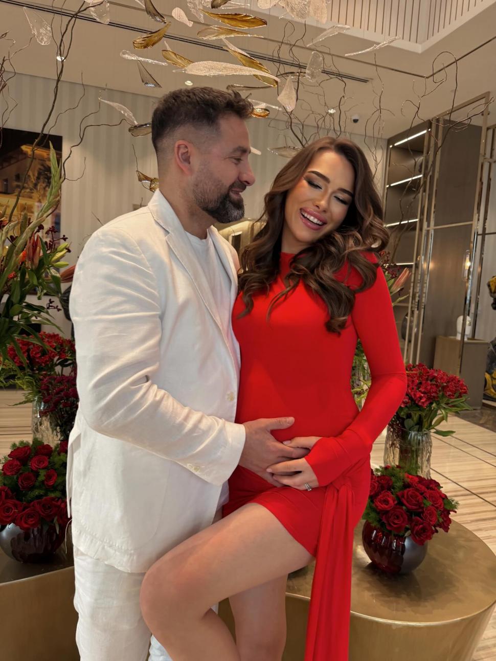 Blocat în Dubai cu fiica de 1 an şi 5 luni, un cuplu de la Insula Iubirii a revenit în Bucureşti: Ne-au sunat aseară de la Consulat 1051741