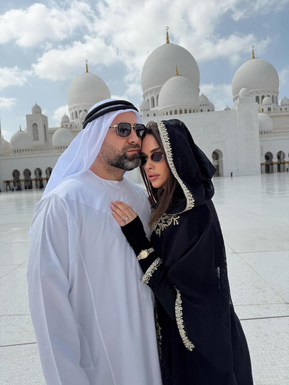 Blocat în Dubai cu fiica de 1 an şi 5 luni, un cuplu de la Insula Iubirii a revenit în Bucureşti: Ne-au sunat aseară de la Consulat 1051743