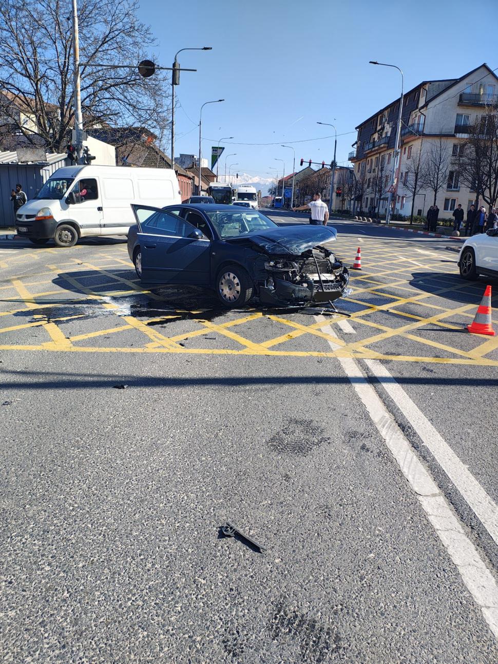 Imagini șocante cu o ambulanță, care transporta un bebeluș și pe mama lui, spulberată pe șosea. A fost activat Planul Roșu  1051711