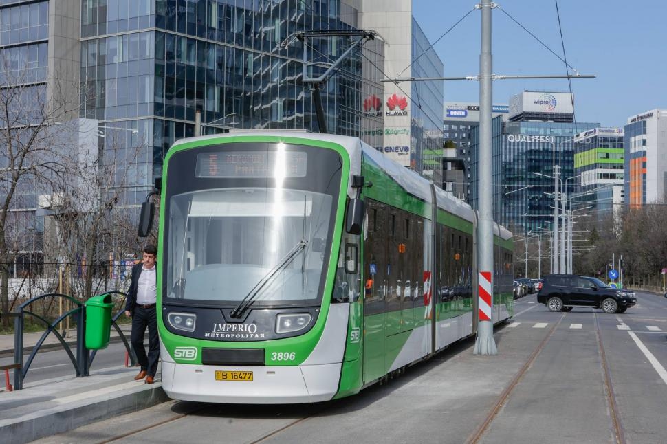  Linia 5 de tramvai din Bucureşti a fost redeschisă duminică. "Va merge de la Ştefan cel Mare până la Pod Băneasa" 1051796