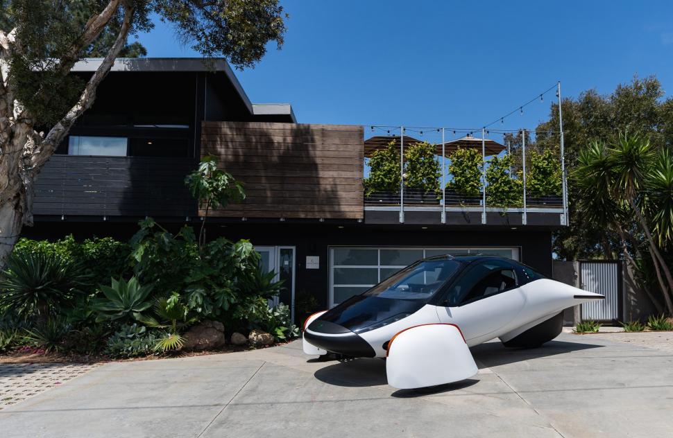 Prima „mașină solară” din lume a ieșit de pe linia de asamblare: Aptera are trei roți și două locuri. Cum arată automobilul futurist 1051881