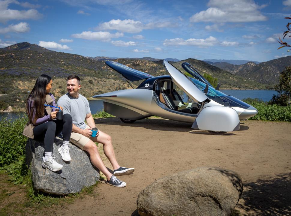 Prima „mașină solară” din lume a ieșit de pe linia de asamblare: Aptera are trei roți și două locuri. Cum arată automobilul futurist 1051883