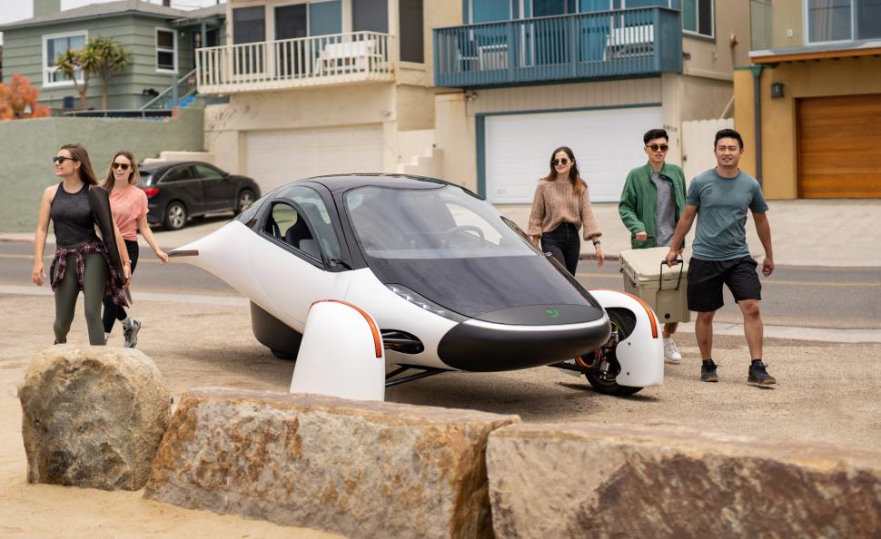 Prima „mașină solară” din lume a ieșit de pe linia de asamblare: Aptera are trei roți și două locuri. Cum arată automobilul futurist 1051885