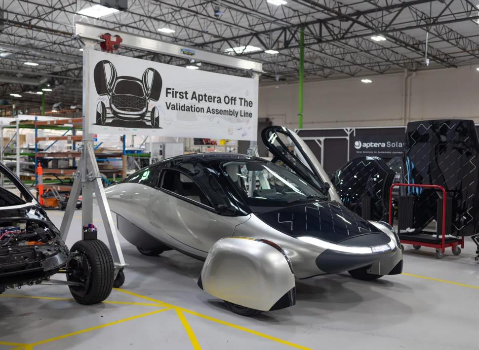 Prima „mașină solară” din lume a ieșit de pe linia de asamblare: Aptera are trei roți și două locuri. Cum arată automobilul futurist 1051889