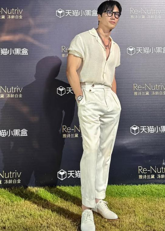 Un bărbat din Singapore a provocat o undă de șoc când a anunțat pe Instagram că tocmai a împlint 60 de ani 1052015