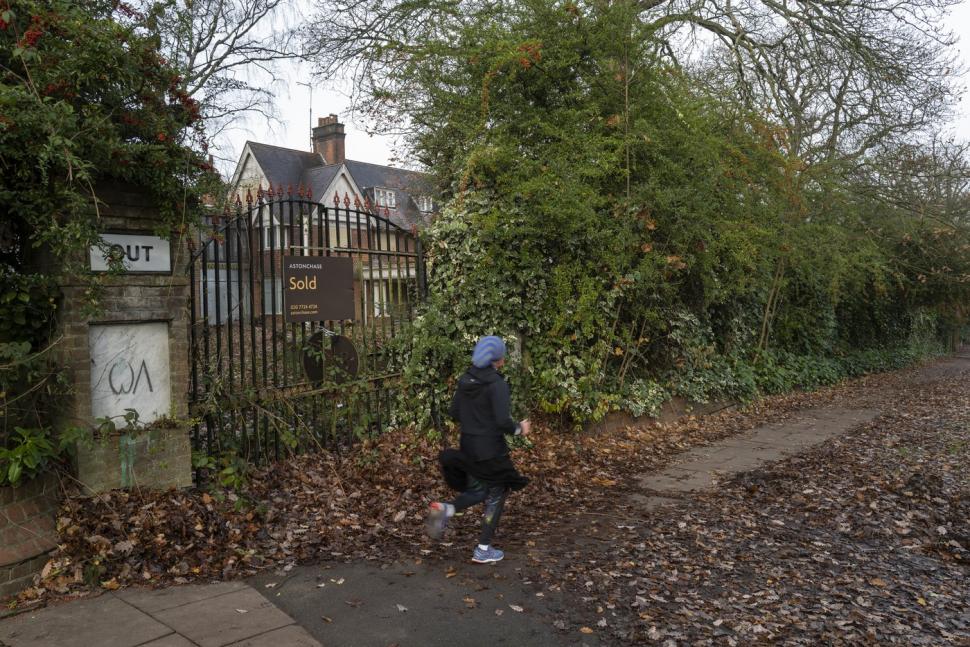 Iranienii bogați și-au cumpărat case pe „strada miliardarilor” din Londra și le-au abandonat: „Regatul Unit a închis ochii” 1052629