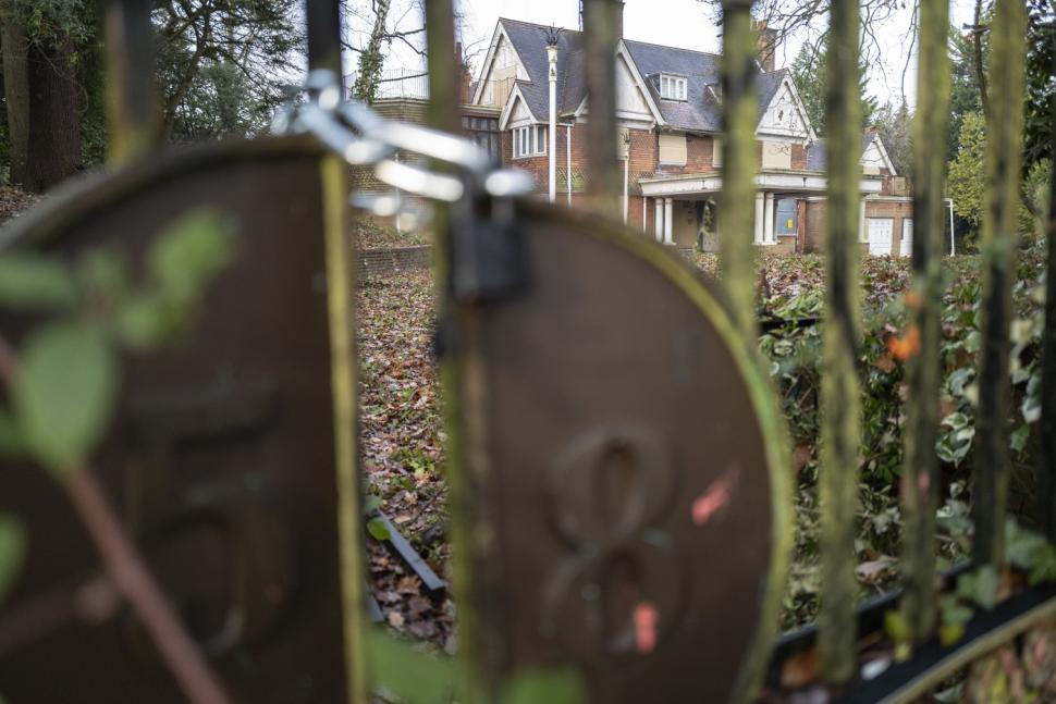 Iranienii bogați și-au cumpărat case pe „strada miliardarilor” din Londra și le-au abandonat: „Regatul Unit a închis ochii” 1052631