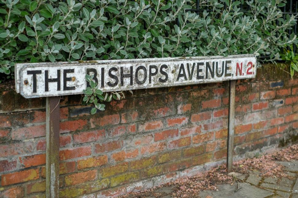 Iranienii bogați și-au cumpărat case pe „strada miliardarilor” din Londra și le-au abandonat: „Regatul Unit a închis ochii” 1052635