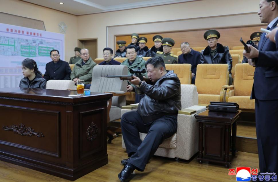 Fata lui Kim Jong Un s-a dus și la trageri cu pistolul. Imagini care dezvăluie o dată în plus planurile pentru Coreea de Nord 1052991