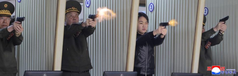 Fata lui Kim Jong Un s-a dus și la trageri cu pistolul. Imagini care dezvăluie o dată în plus planurile pentru Coreea de Nord 1052994