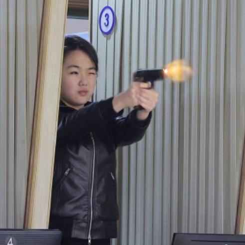 Fata lui Kim Jong Un s-a dus și la trageri cu pistolul. Imagini care dezvăluie o dată în plus planurile pentru Coreea de Nord 1052996