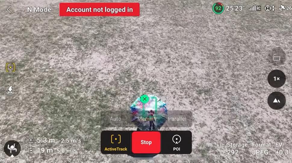 Umbrela care poate doborî drone: Cum arată modelul vizual special de pe accesoriul de ploaie care păcălește aparatul de zbor fără pilot 1052892