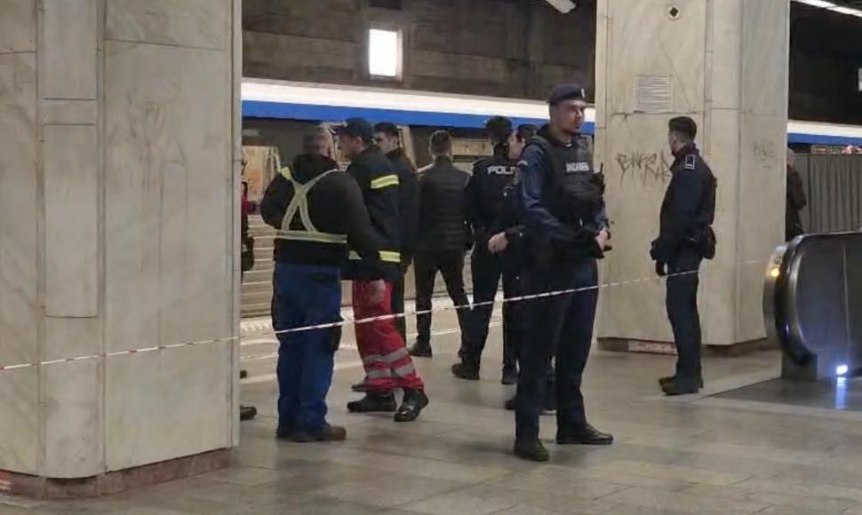 Un tânăr de 22 de ani a murit călcat de metrou la stația Piața Unirii 2 din București. Circulația garniturilor de tren este afectată 1053065