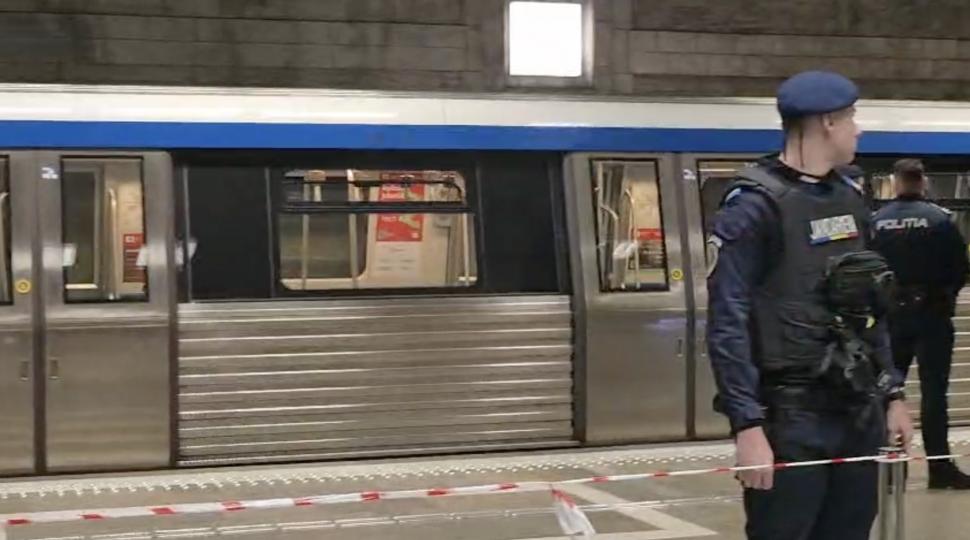 Un tânăr de 22 de ani a murit călcat de metrou la stația Piața Unirii 2 din București. Circulația garniturilor de tren este afectată 1053066