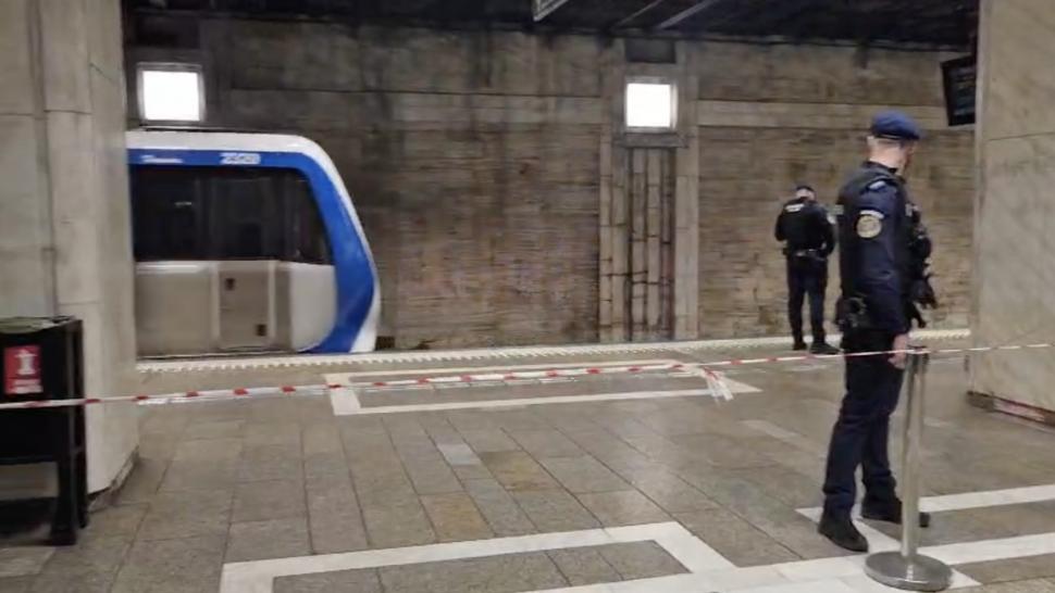 Un tânăr de 22 de ani a murit călcat de metrou la stația Piața Unirii 2 din București. Circulația garniturilor de tren este afectată 1053067