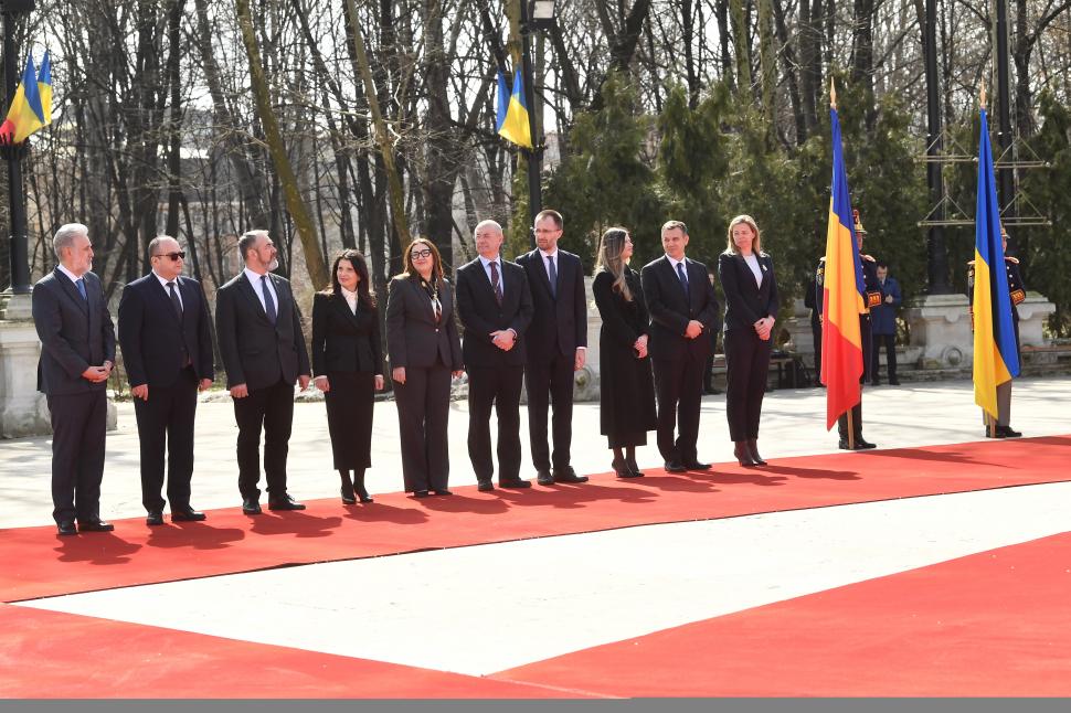 Vizita lui Zelenski la București, surprinsă în imagini. Cum a fost primit de Nicușor Dan la Cotroceni  1053013