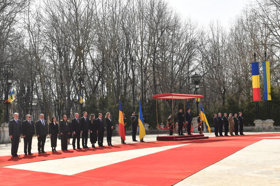 Vizita lui Zelenski la București, surprinsă în imagini. Cum a fost primit de Nicușor Dan la Cotroceni  1053016