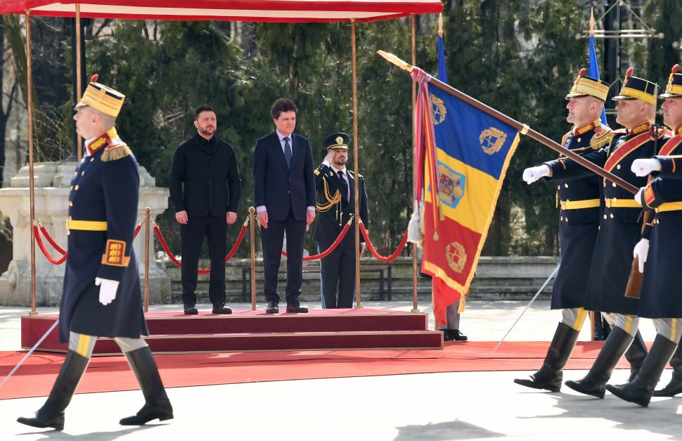 Vizita lui Zelenski la București, surprinsă în imagini. Cum a fost primit de Nicușor Dan la Cotroceni  1053023