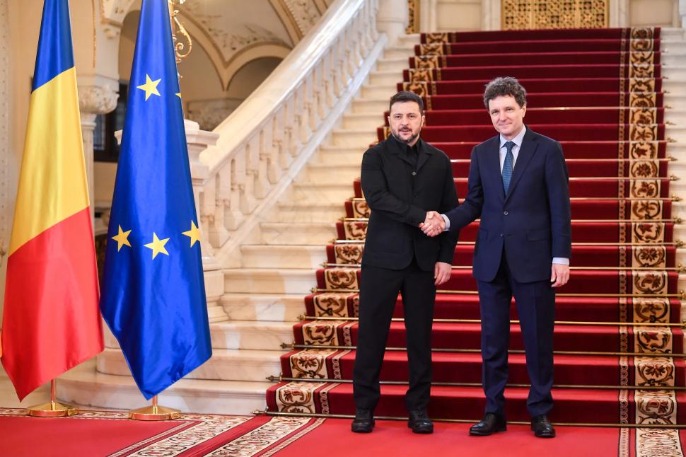 Vizita lui Zelenski la București, surprinsă în imagini. Cum a fost primit de Nicușor Dan la Cotroceni  1053026