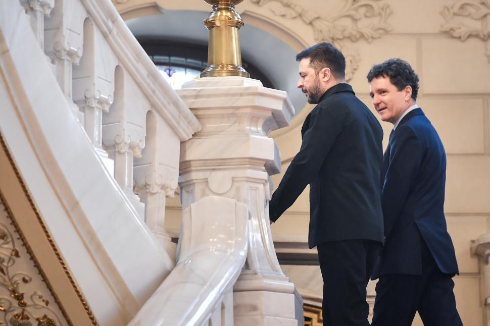 Vizita lui Zelenski la București, surprinsă în imagini. Cum a fost primit de Nicușor Dan la Cotroceni  1053029