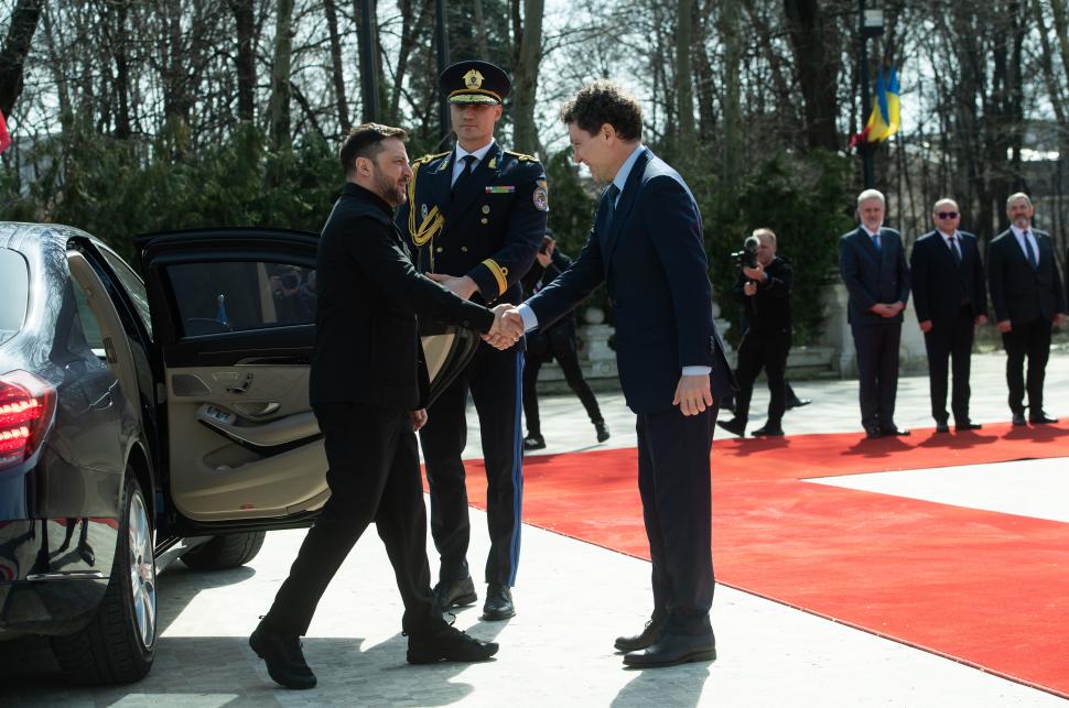 Vizita lui Zelenski la București, surprinsă în imagini. Cum a fost primit de Nicușor Dan la Cotroceni  1053030