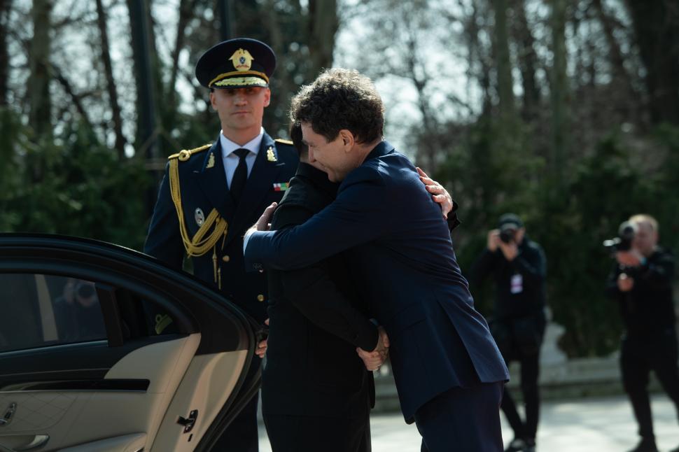 Vizita lui Zelenski la București, surprinsă în imagini. Cum a fost primit de Nicușor Dan la Cotroceni  1053031