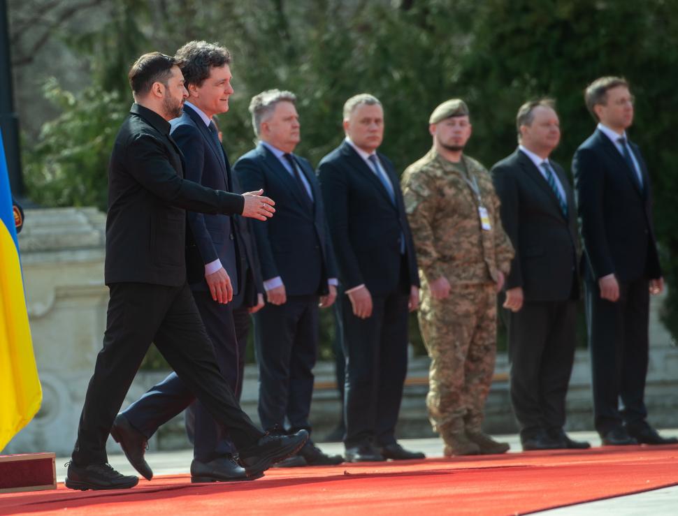Vizita lui Zelenski la București, surprinsă în imagini. Cum a fost primit de Nicușor Dan la Cotroceni  1053034