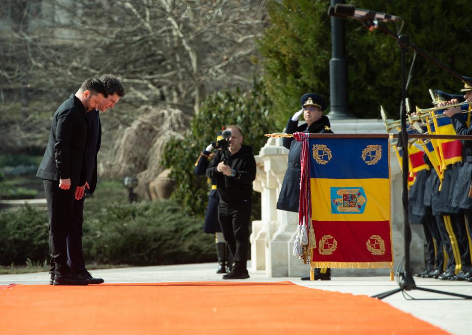 Vizita lui Zelenski la București, surprinsă în imagini. Cum a fost primit de Nicușor Dan la Cotroceni  1053035