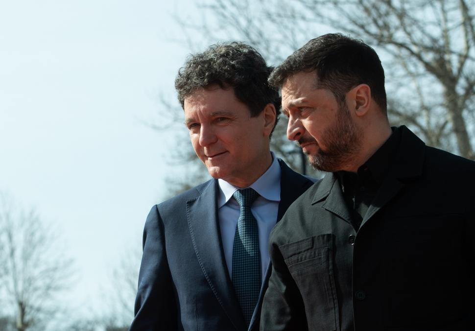 Vizita lui Zelenski la București, surprinsă în imagini. Cum a fost primit de Nicușor Dan la Cotroceni  1053043