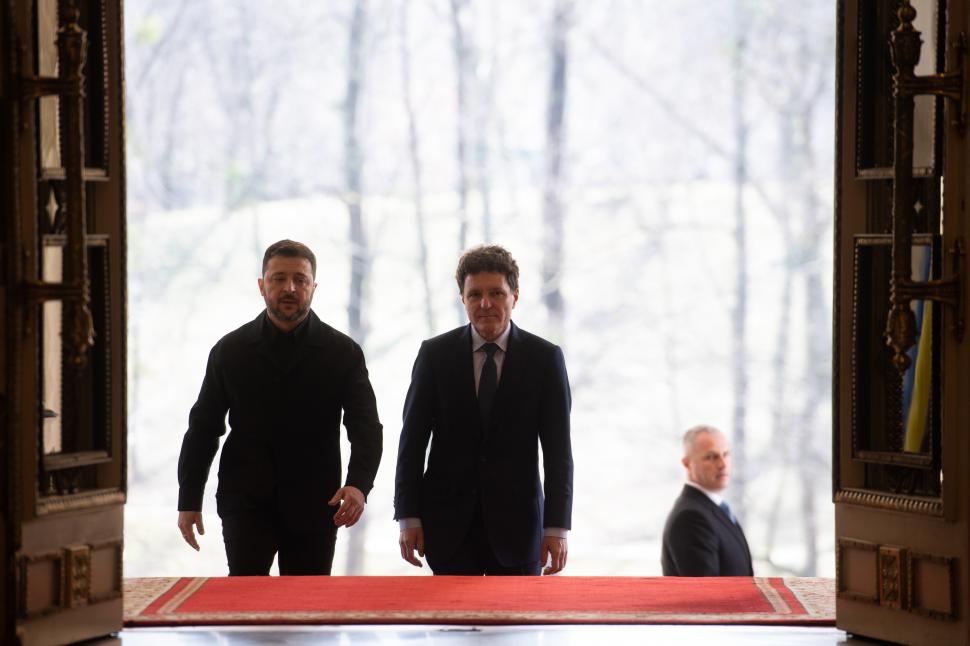 Vizita lui Zelenski la București, surprinsă în imagini. Cum a fost primit de Nicușor Dan la Cotroceni  1053050
