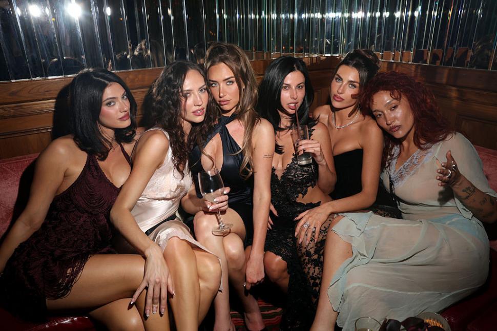 În aşteptarea Oscarurilor, noua generaţie de actori de la Hollywood şi-a dat întâlnire la o petrecere de lux 1053235