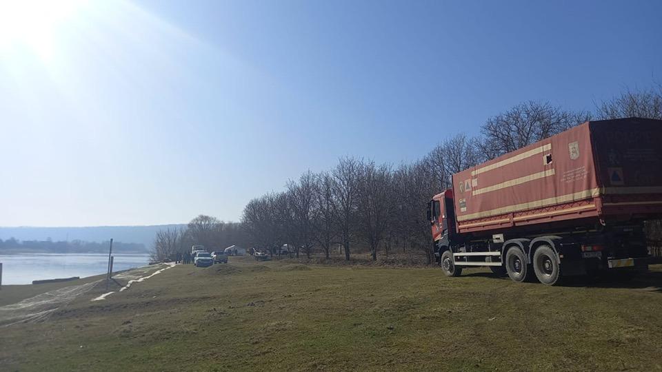 România trimite ajutor în Republica Moldova, pentru poluarea de pe Nistru. DSU: S-a construit o echipă specializată de intervenţie 1053416