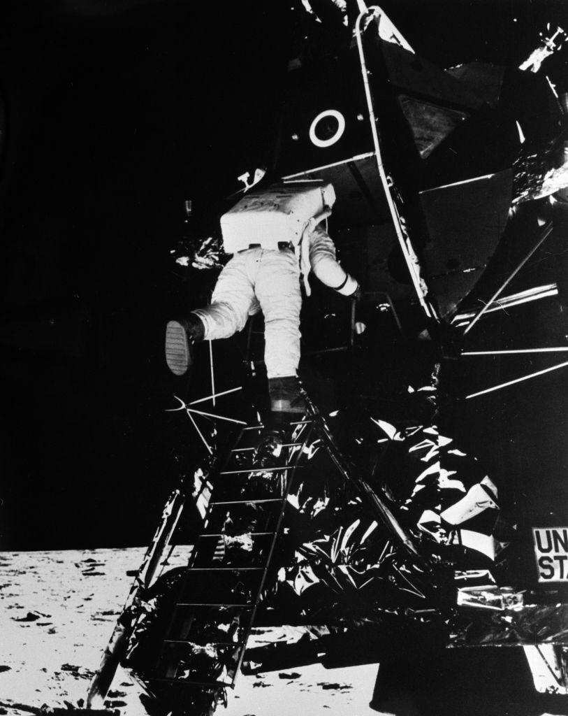 Ce au spus, de fapt, astronauții Apollo 11 când au ajuns pe Lună 1052755