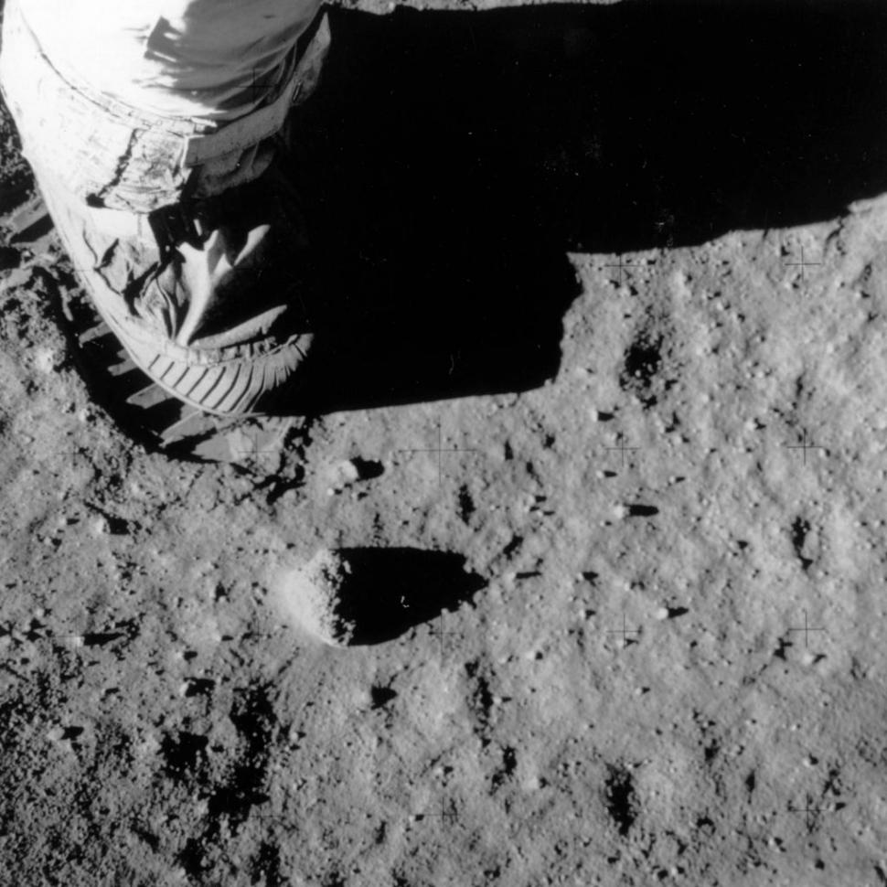 Ce au spus, de fapt, astronauții Apollo 11 când au ajuns pe Lună 1052763