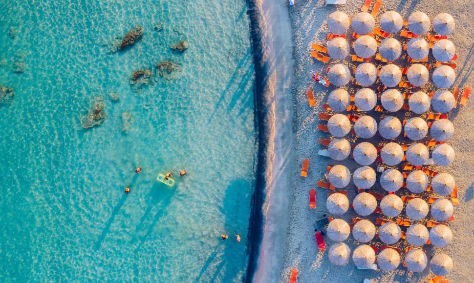 Plaja de vis din Europa unde nisipul este roz, desemnată a doua cea mai frumoasă din lume. Este la doar două ore de zbor din București 1050065