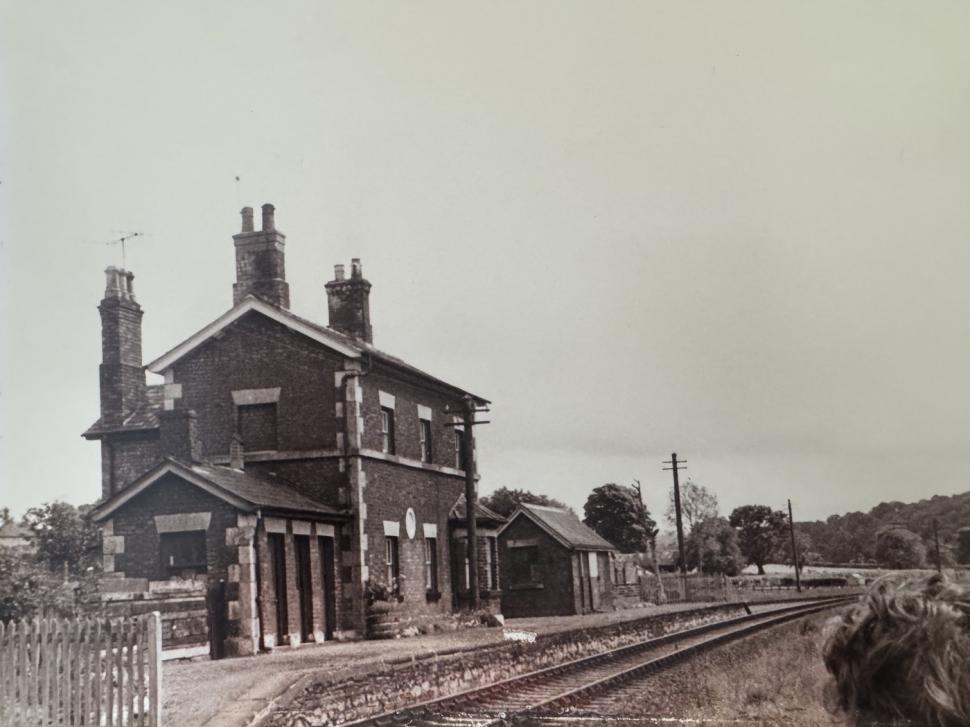 Vechea gară care ascundea idila secretă a prințului de Wales e acum o locuință de lux și se vinde cu 800.000 de lire 1053308