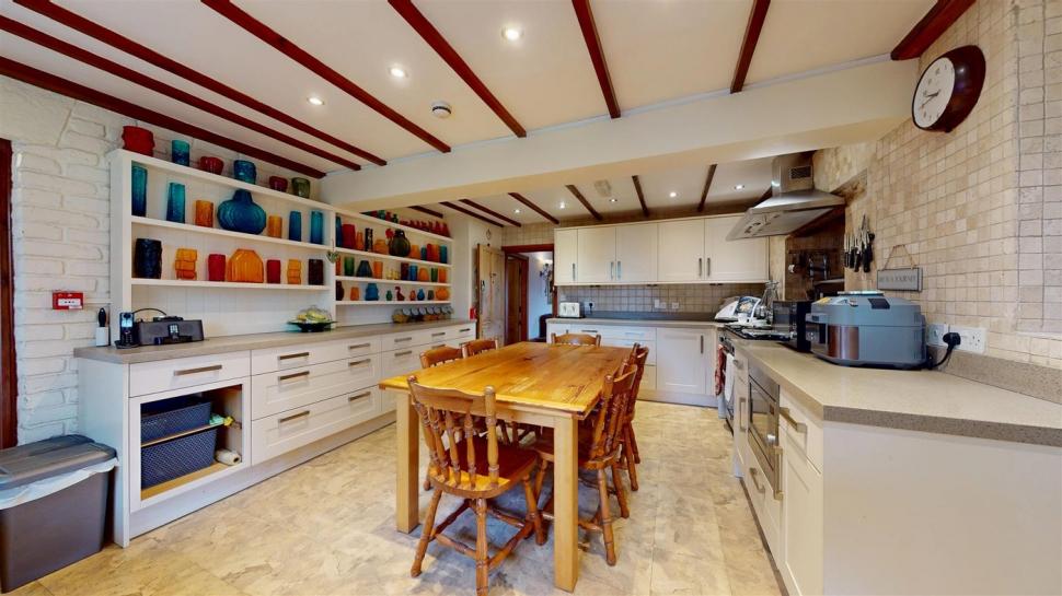 Vechea gară care ascundea idila secretă a prințului de Wales e acum o locuință de lux și se vinde cu 800.000 de lire 1053313