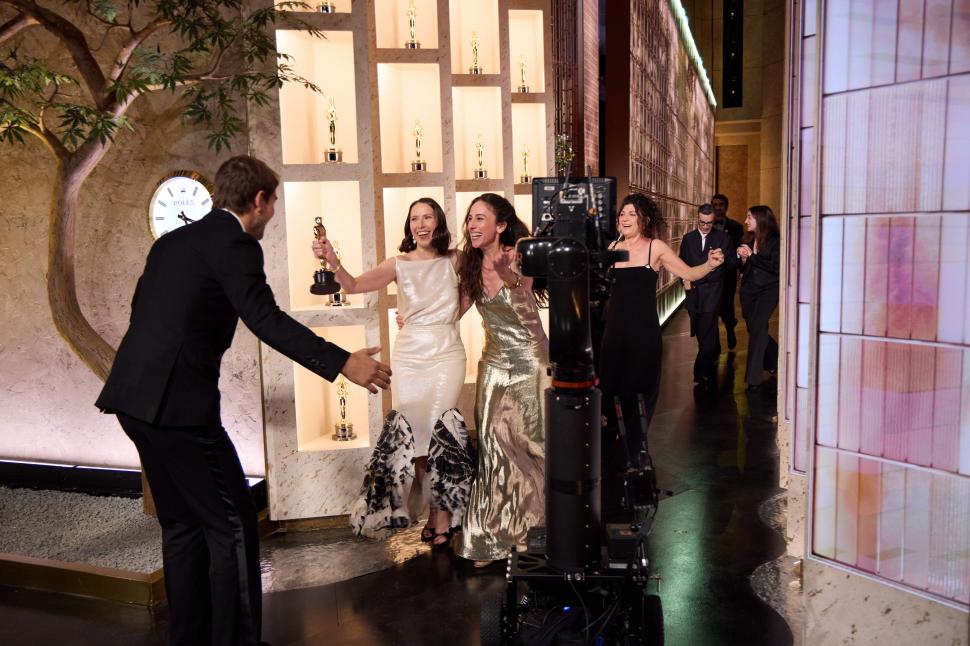 Cine este regizoarea româncă Natalie Musteaţă, care a câștigat la Oscar 2026 cu scurtmetrajul „Two People Exchanging Saliva” 1053770