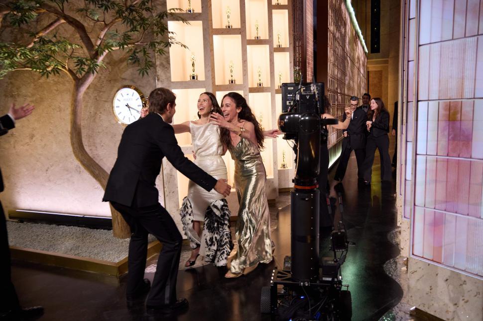 Cine este regizoarea româncă Natalie Musteaţă, care a câștigat la Oscar 2026 cu scurtmetrajul „Two People Exchanging Saliva” 1053771