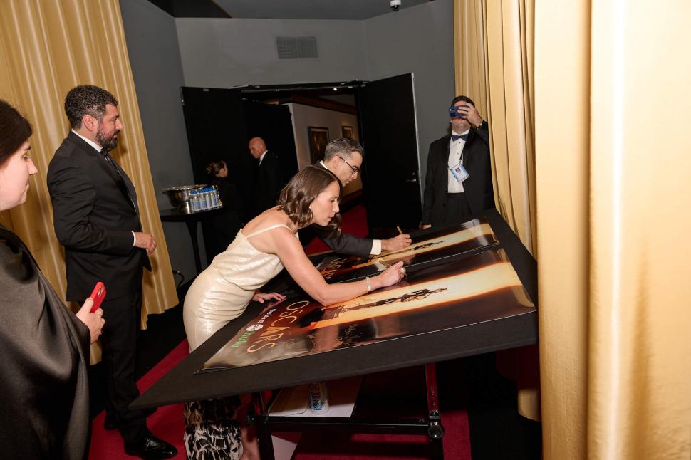 Cine este regizoarea româncă Natalie Musteaţă, care a câștigat la Oscar 2026 cu scurtmetrajul „Two People Exchanging Saliva” 1053772